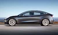 Tesla-Bug: Model 3 furzt, wenn die Tür aufgemacht wird