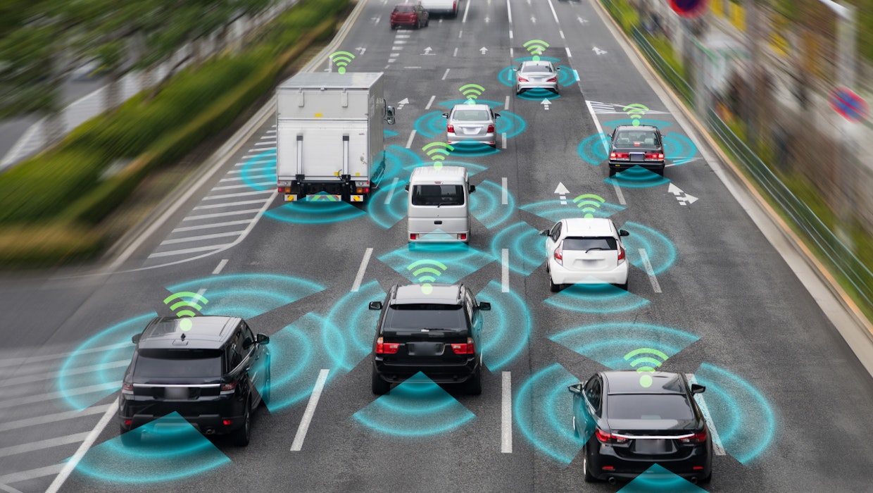 Autonomes Fahren: Sechs Level der Fahrzeug-Assistenz kennt die Norm der amerikanischen SAE. (Foto: metamorworks/ Shutterstock) Autonomes Fahren: Das bedeuten Level 0 bis 5