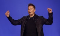 Tesla bald größer als Apple? Elon Musk hält es für möglich – „in ein paar Monaten“