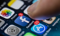 Kampf um Daten: Facebook soll Kartellklage gegen Apple vorbereiten