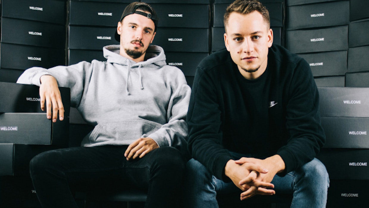 T-Shirts, Hoodies, Mützen: Diese Berliner verdienen Millionen mit Startup-Merch T-Shirts, Hoodies, Mützen: Diese Berliner verdienen Millionen mit Startup-Merch