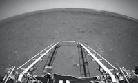 Chinesischer Rover: Zhurong schießt erste Fotos von der Mars-Oberfläche