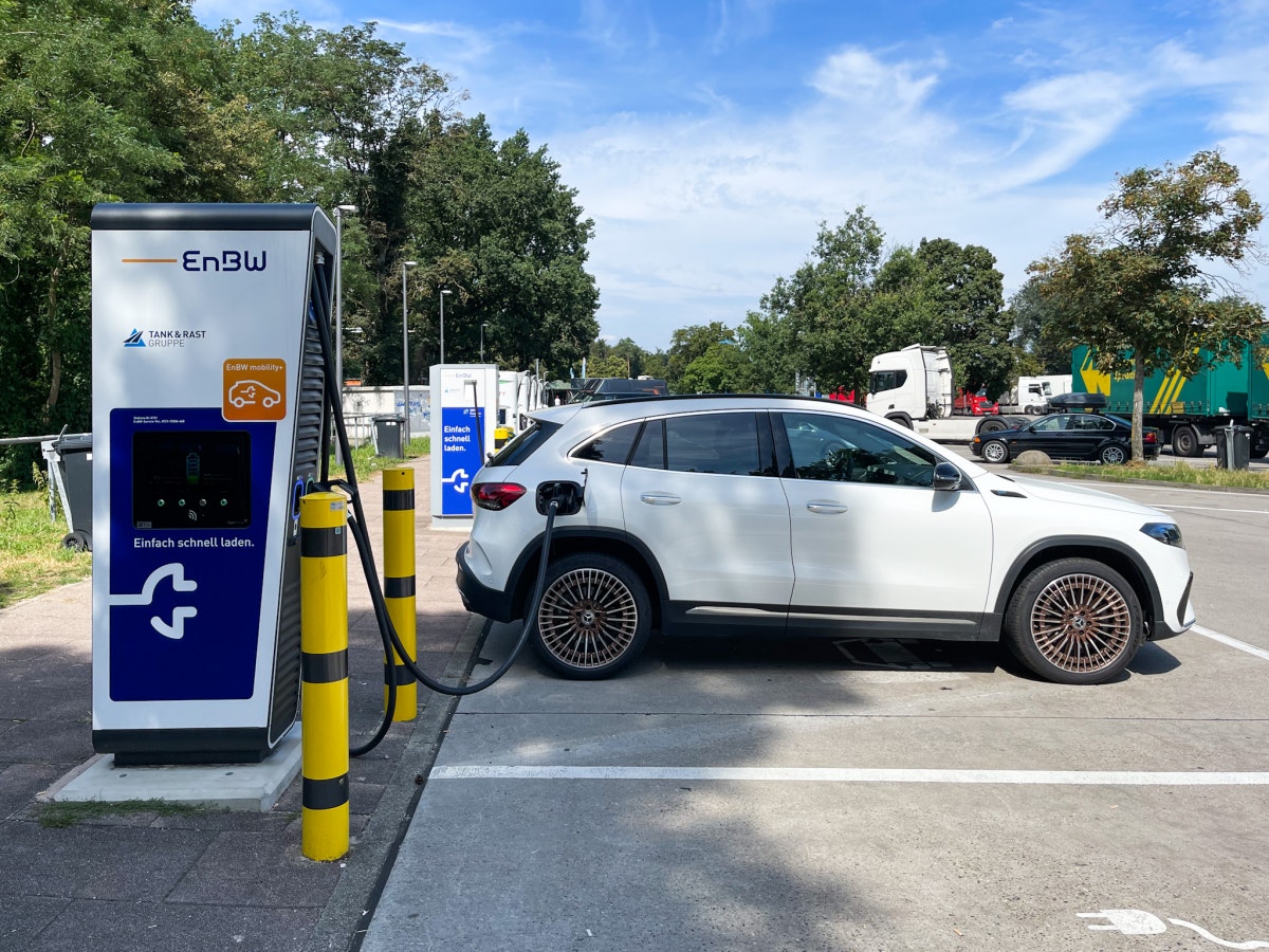 Mercedes-Benz EQA put to the test - fast charger