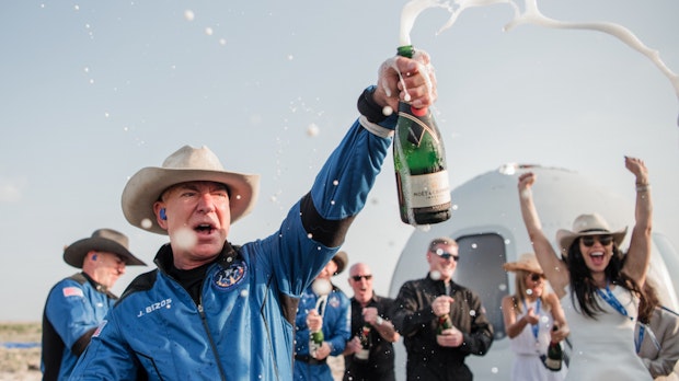 12 Oktober Blue Origin Legt Termin Fur 2 Touristenausflug Ins All Fest