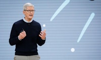 Bitte nicht zu Meta gehen: Apple schenkt Mitarbeiter:innen bis zu 180.000 Dollar