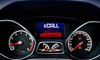 SOS im Auto: Was hinter E-Call und Hersteller-Notrufen steckt