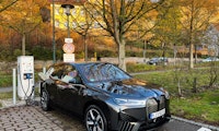 BMW iX getestet: Extravagantes Kraftpaket mit viel Reichweite