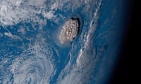 Tsunami-Warnungen: Satellitenbilder zeigen Vulkanausbruch