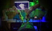 Roboter operiert zum ersten Mal ohne menschliche Hilfe minimalinvasiv