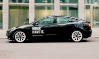 Miles Mobility: Carsharing-Anbieter vermietet Tesla Model 3