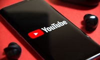 Youtube zahlt bis zu 300.000 Dollar an Podcaster:innen, damit sie Videos drehen