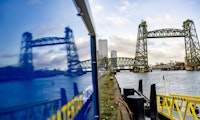 Jeff Bezos hat ein Problem: Rotterdam baut Brücke für Superyacht nicht ab